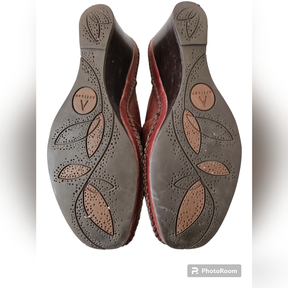 Clarks Artisan Leather 7 1/2 Clogs - Picture 2 of 4